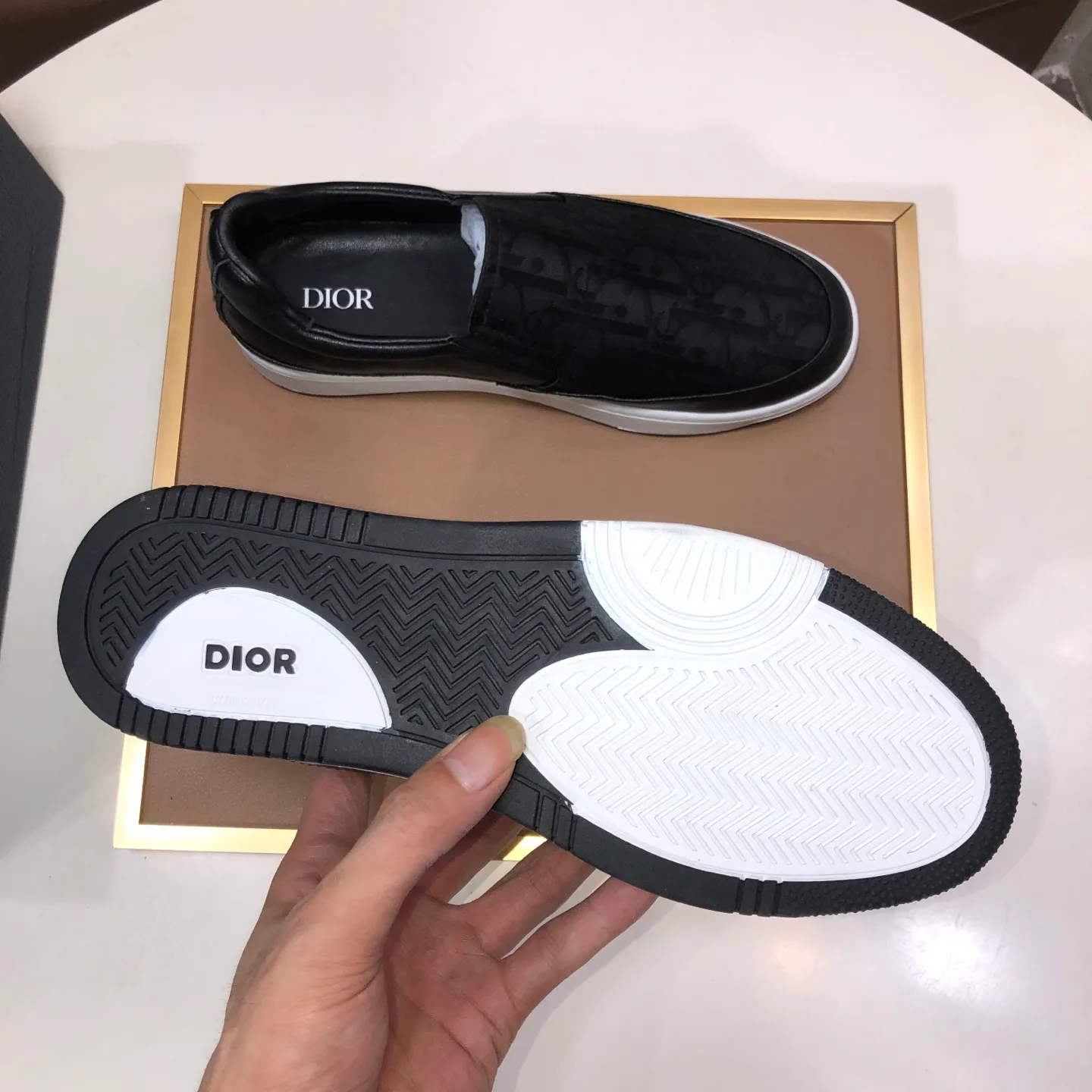 Men's shoes💰420💰【Dior】Official website global debut 🔝The latest masterpiece of high-end men's shoes brand: original special cloth fabric imported from Italy + imported sheepskin lining🔥Original toe-cap rubber outsole Soft and comfortable, making walking more convenient and comfortable! Size: 38-44 (45 can be customized)
